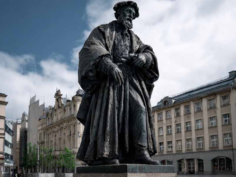 Kontroversi Monumen Sejarah
